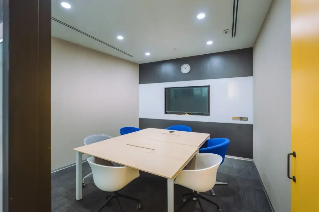 Centennial Business Suites – Bugis Junction Towers Penthouse – 6-pax meeting room at Centennial Business Suites Bugis Junction Towers Penthouse