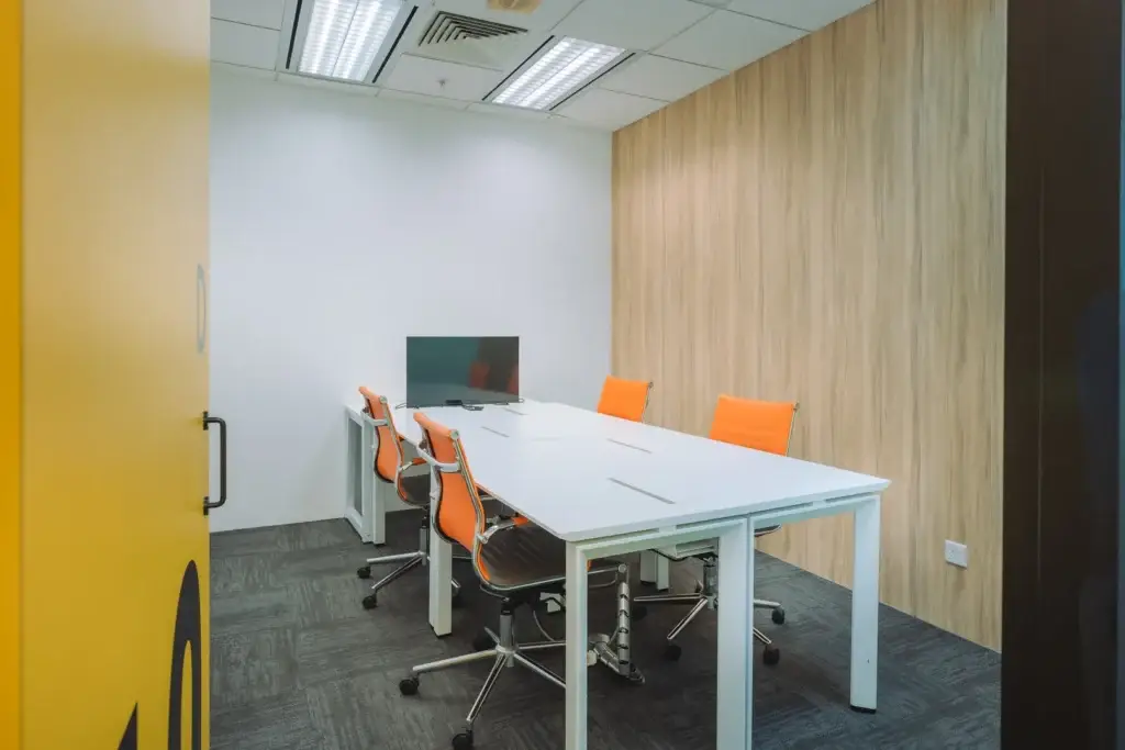 Centennial Business Suites – Bugis Junction Towers Penthouse – 4-pax meeting room at Centennial Business Suites Bugis Junction Towers Penthouse