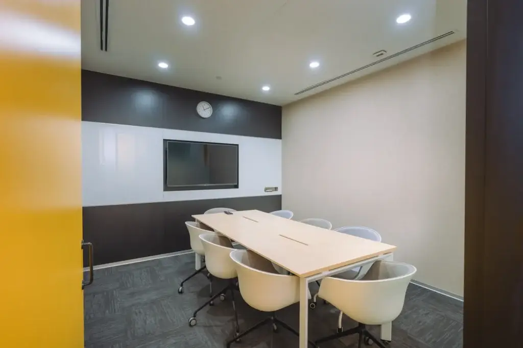 Centennial Business Suites – Bugis Junction Towers Penthouse – 8-pax meeting room at Centennial Business Suites Bugis Junction Towers Penthouse