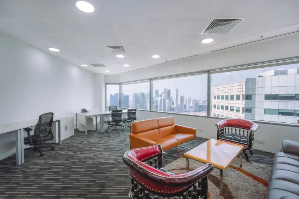 Centennial Business Suites- Suntec City Tower 2 Penthouse – Penthouse suite with desk and lounge area at Centennial Business Suites Suntec Tower Two