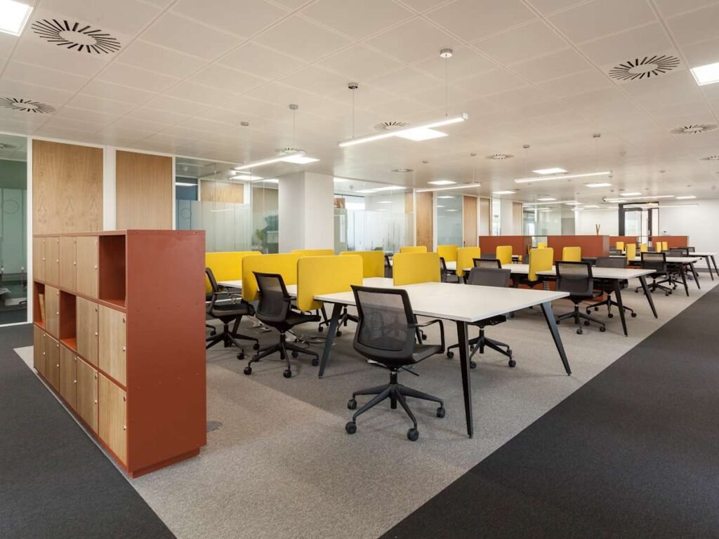 Spaces – Republik TTDI, Taman Tun Dr Ismail, Kuala Lumpur – Regus_Crawley_Gatwick_Airport_Manor_Royal_UK_7