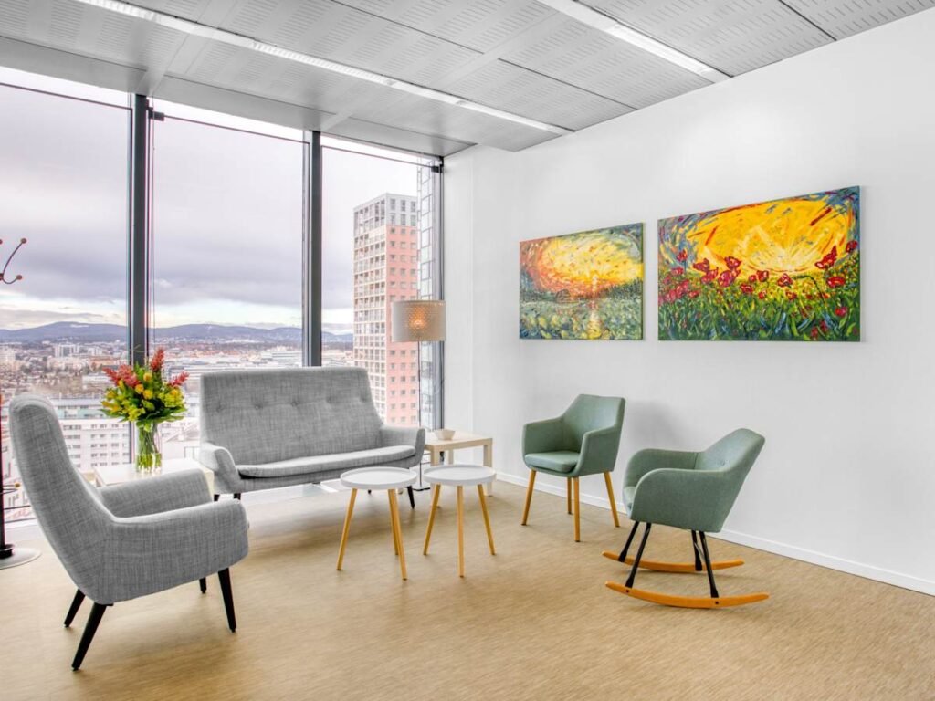 Regus – D28 Damansara, Damansara Heights, Kuala Lumpur – Regus_Twin_Towers_384_Wien_Austria_Breakout_Area_-_Twin_Towers