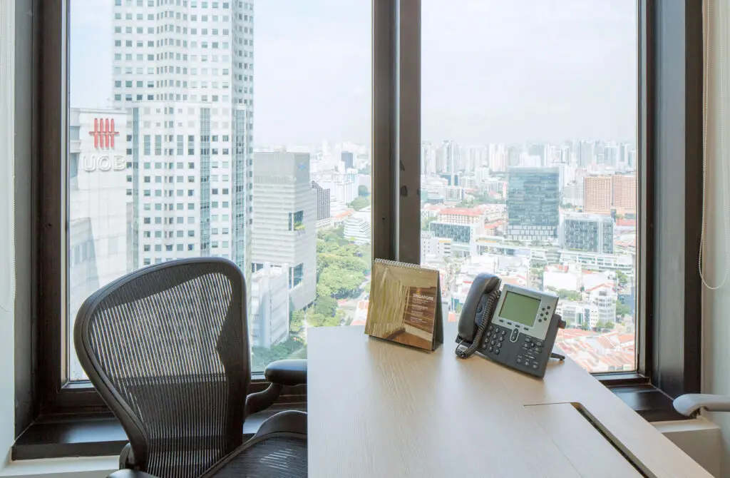 The Executive Centre – Six Battery Road – Workstation with city view at The Executive Centre Six Battery Road