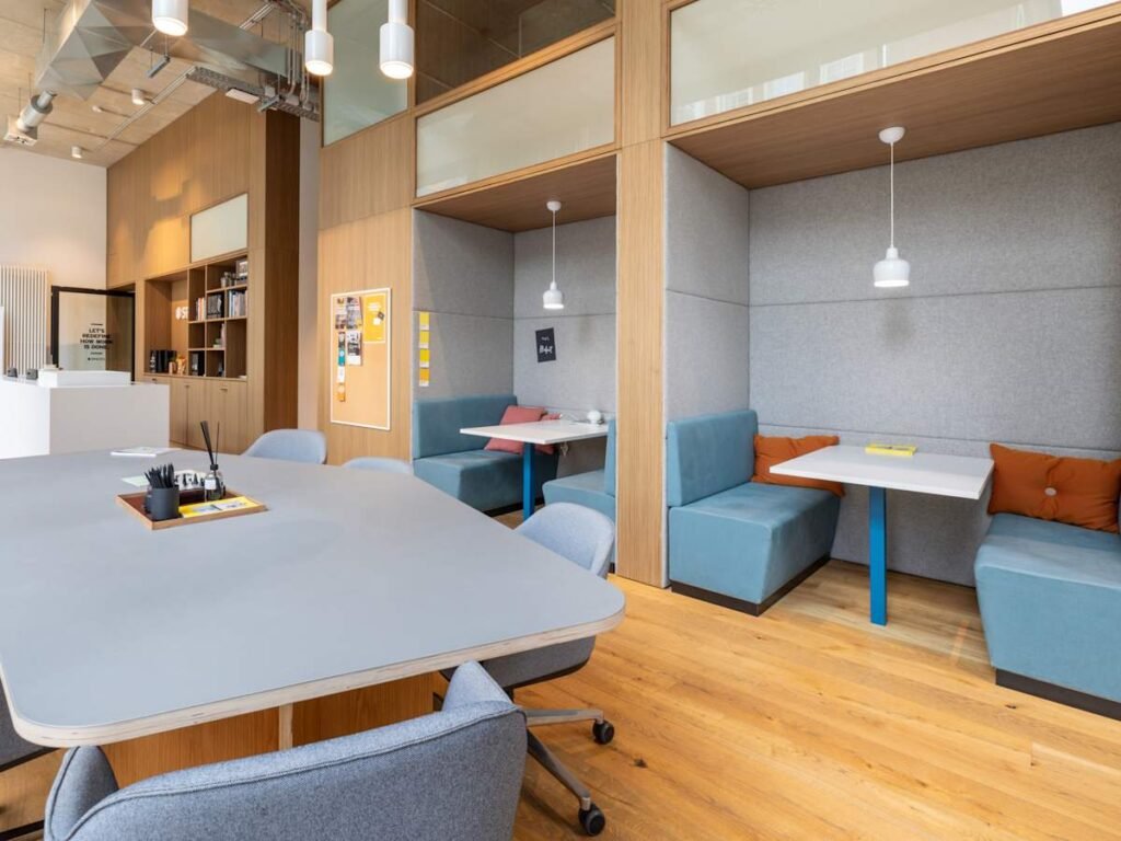 Regus – Menara Rohas Tecnic, KLCC, Kuala Lumpur – Spaces_Andreas_Quartier_4606_Dusseldorf_Germany_Coworking_Area_2-1