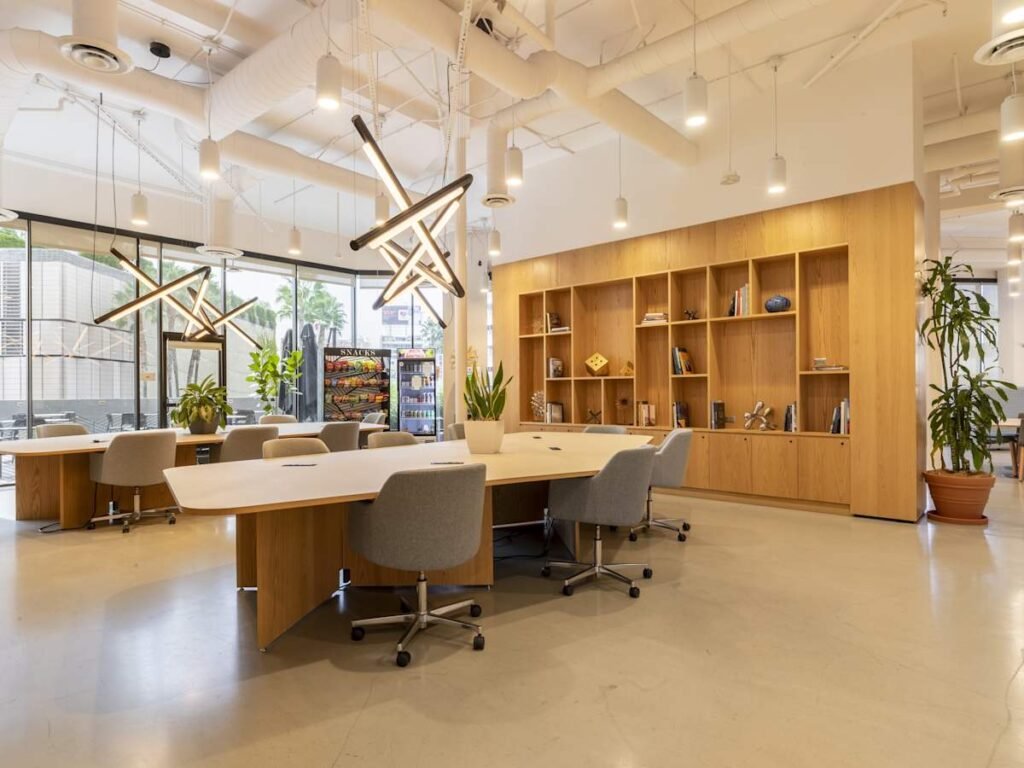 Regus – D28 Damansara, Damansara Heights, Kuala Lumpur – Spaces_Hollywood_4689_Los_Angeles_USA_Coworking_Space