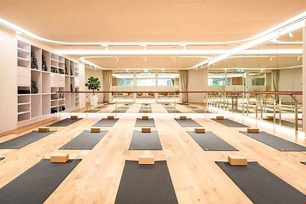WeWork – Coworking Space at 21 Collyer Quay, Singapore – 21CQWework_2_enhanced