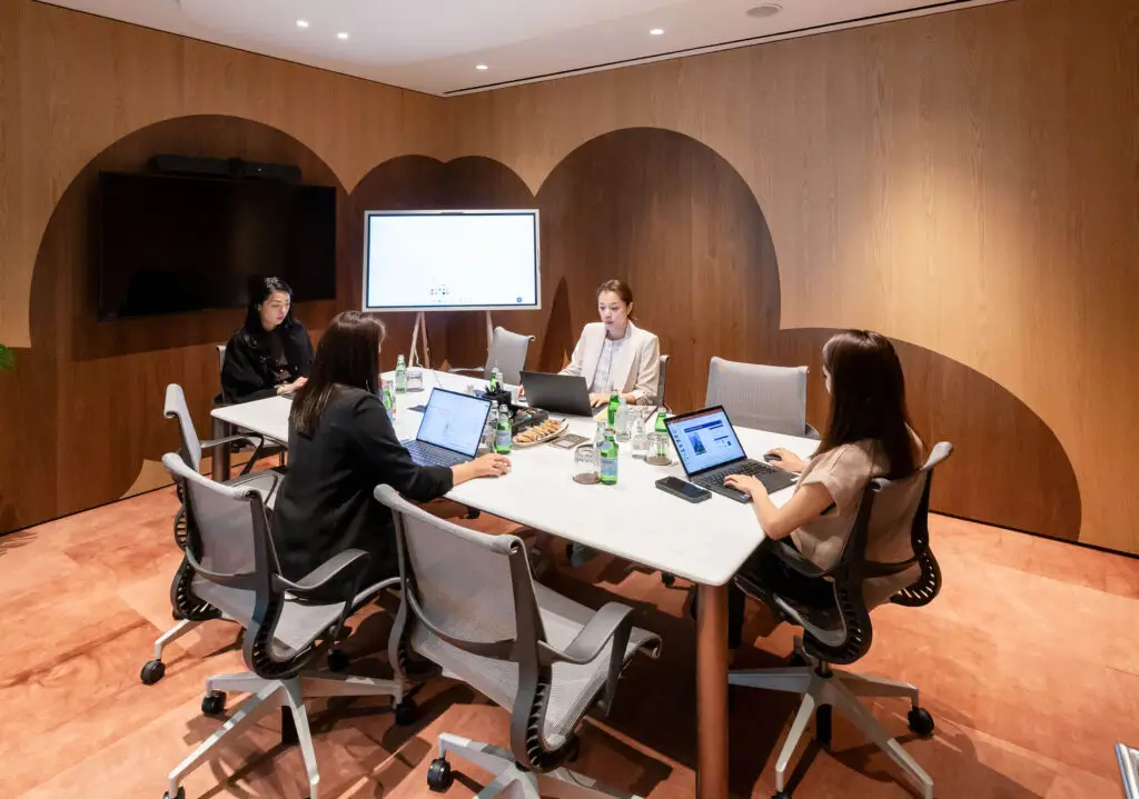 The Executive Centre – Ocean Financial Centre – Boardroom meeting pod at The Executive Centre Ocean Financial Centre