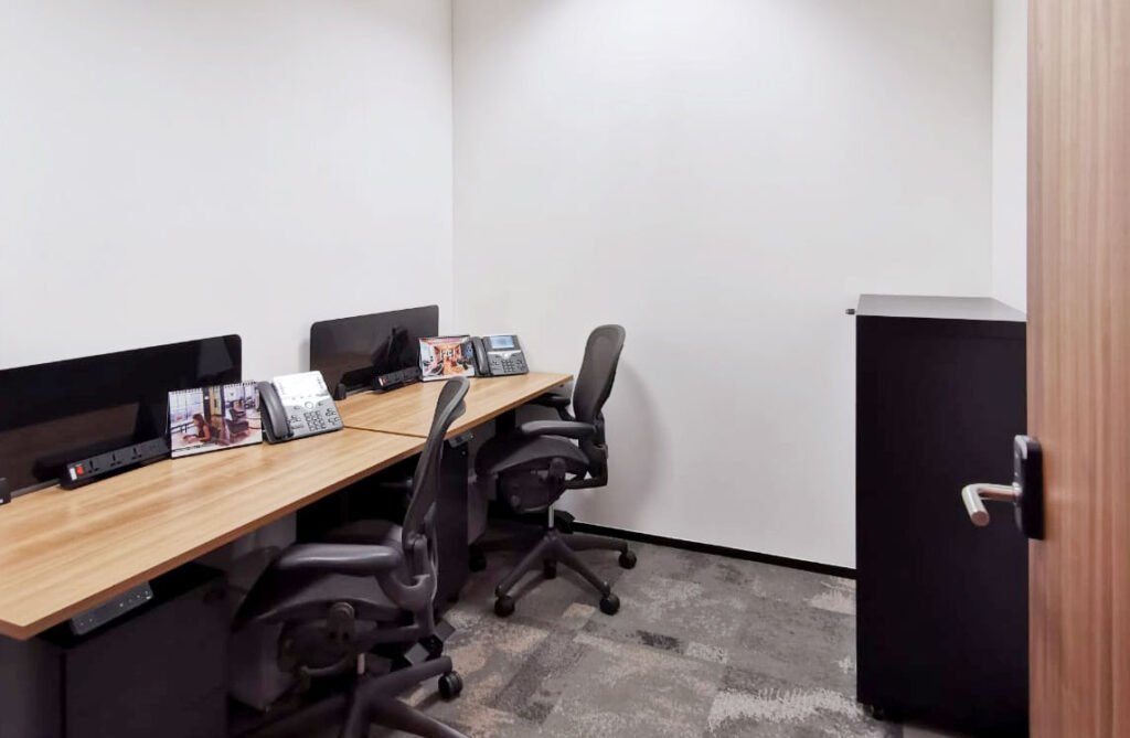 The Executive Centre – Ocean Financial Centre – Private office workstation at The Executive Centre Ocean Financial Centre