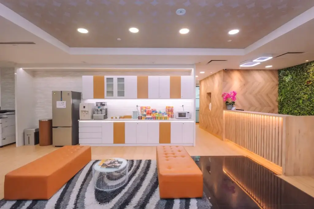Centennial Business Suites – Shaw House, Orchard Road – Pantry and reception area at Centennial Business Suites Shaw House