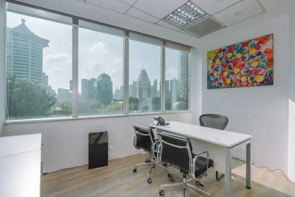 Centennial Business Suites – Shaw House, Orchard Road – 10-pax window suite alternate view at Centennial Business Suites Shaw House