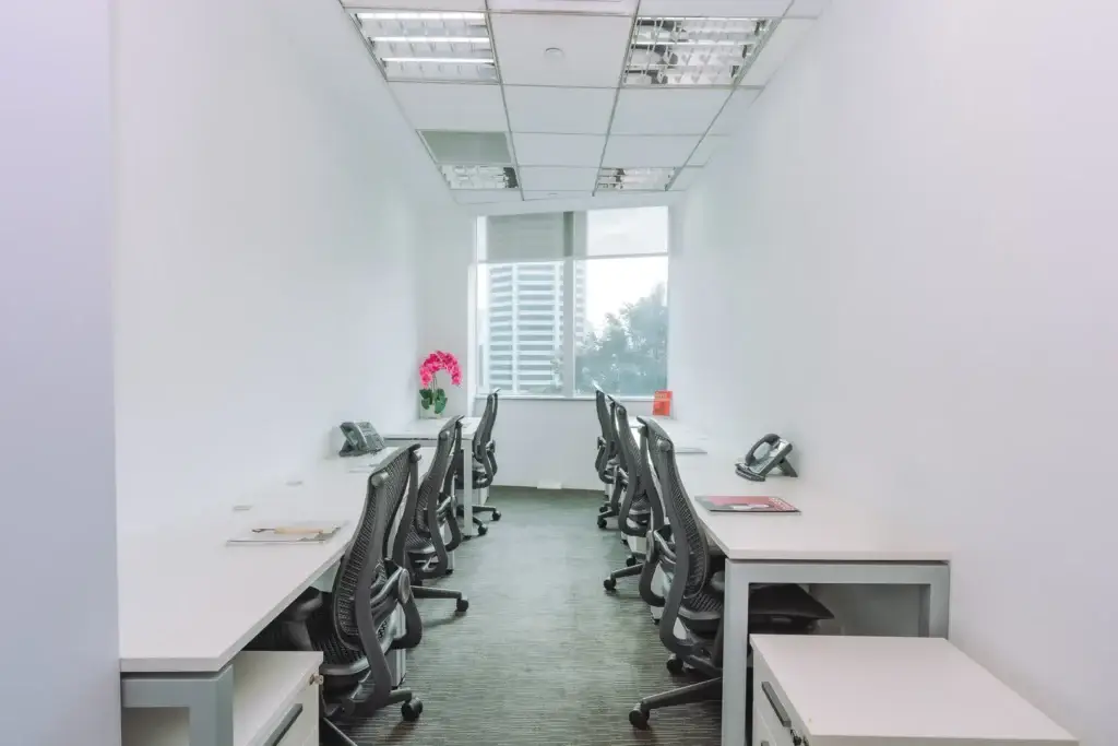Centennial Business Suites – Shaw House, Orchard Road – 6-pax window serviced office suite at Centennial Business Suites Shaw House