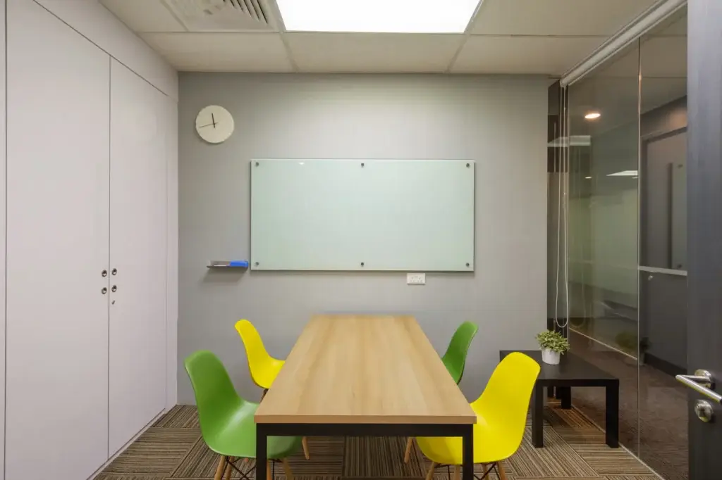 Verve Offices – Fitted Private Offices at GB Building, Singapore – Verve Offices gb-meeting-room2.webp