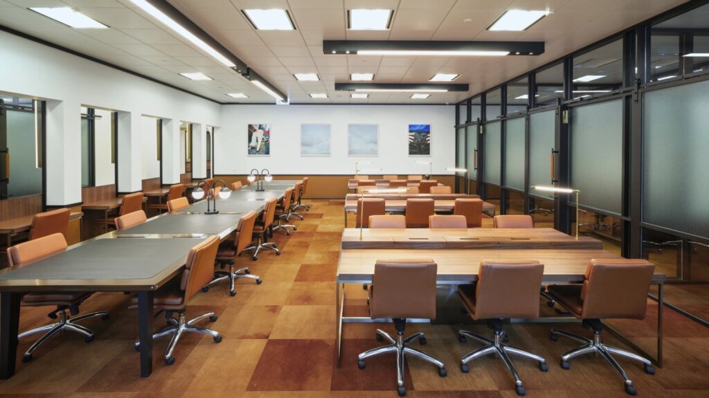 Industrious – Coworking Space at One Taikoo Place, Hong Kong – indy-6a54cd0da5967.jpg
