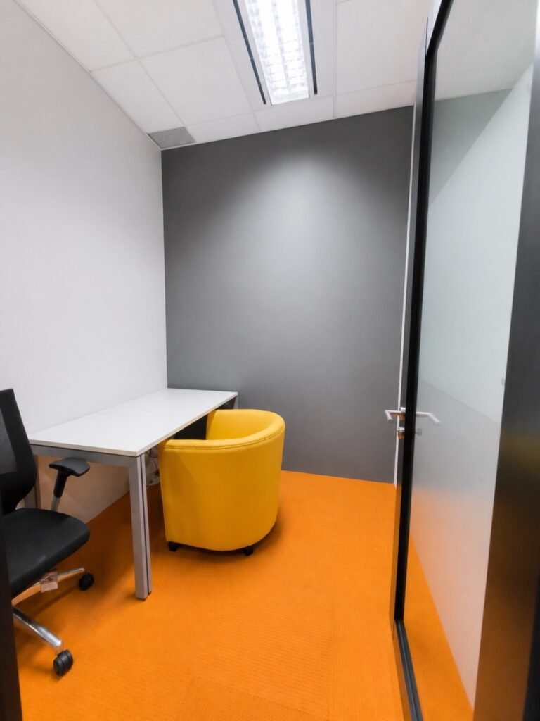 18 Robinson Road Office for Rent | Grade A Singapore – 18-robinson-08-private-phone-room
