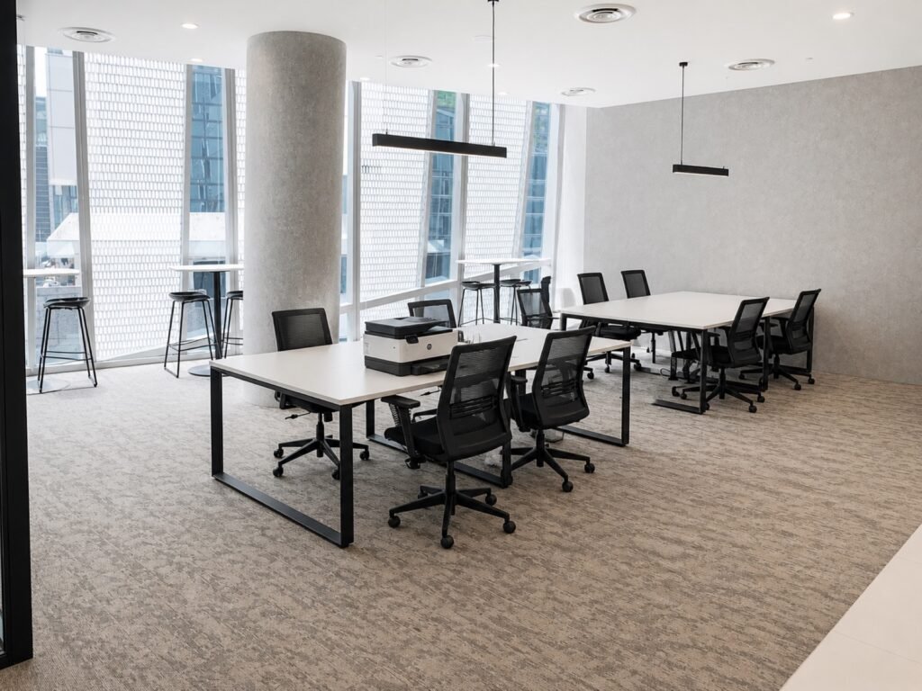 18 Robinson Road Office for Rent | Grade A Singapore – 18-robinson-15-open-office-and-meeting-zone