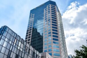 Manulife Tower office building at 8 Cross Street, Singapore 048424