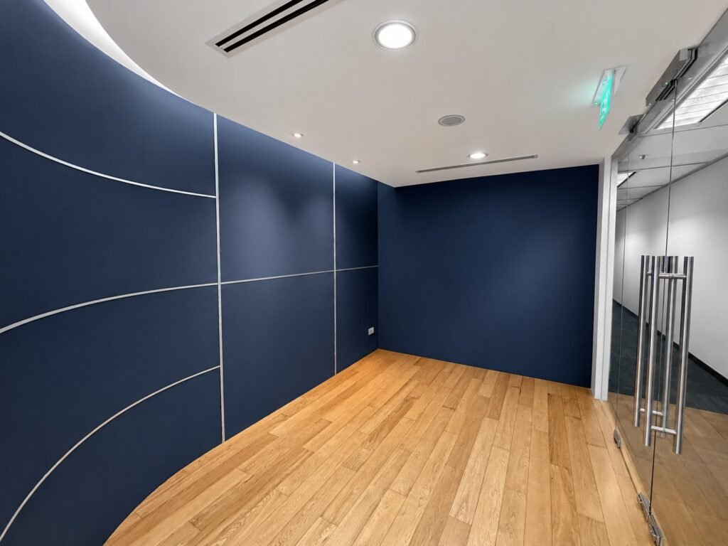 The Gateway West Tower Office Space for Rent – gateway-west-empty-office-feature-wall