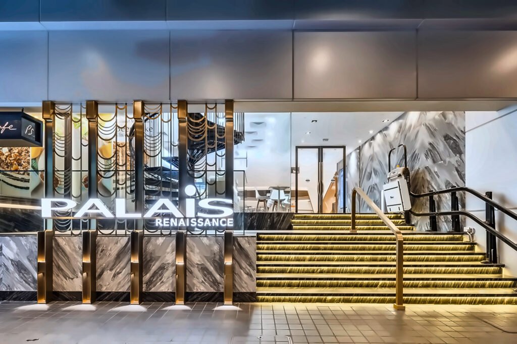 Palais Renaissance Office for Rent | Singapore – palais-renaissance-singapore-entrance-steps-signage