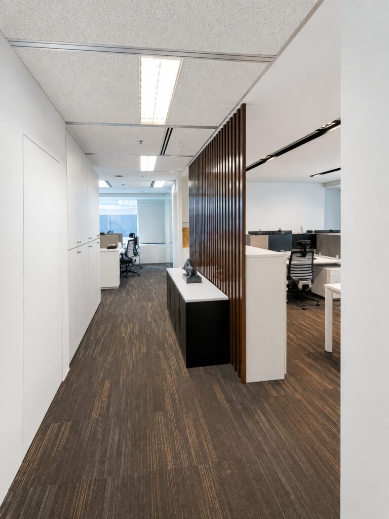 Singapore Land Tower – singapore-land-tower-office-corridor-workstations