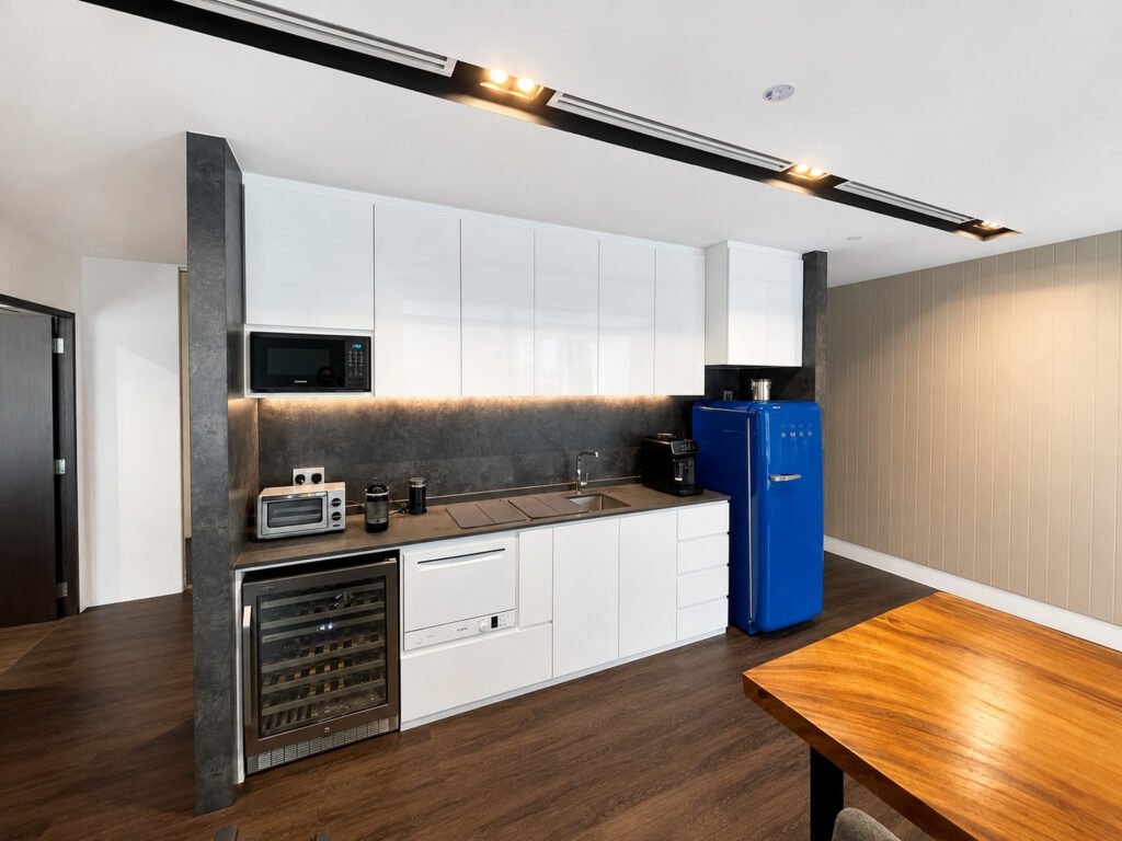 Singapore Land Tower – singapore-land-tower-office-pantry