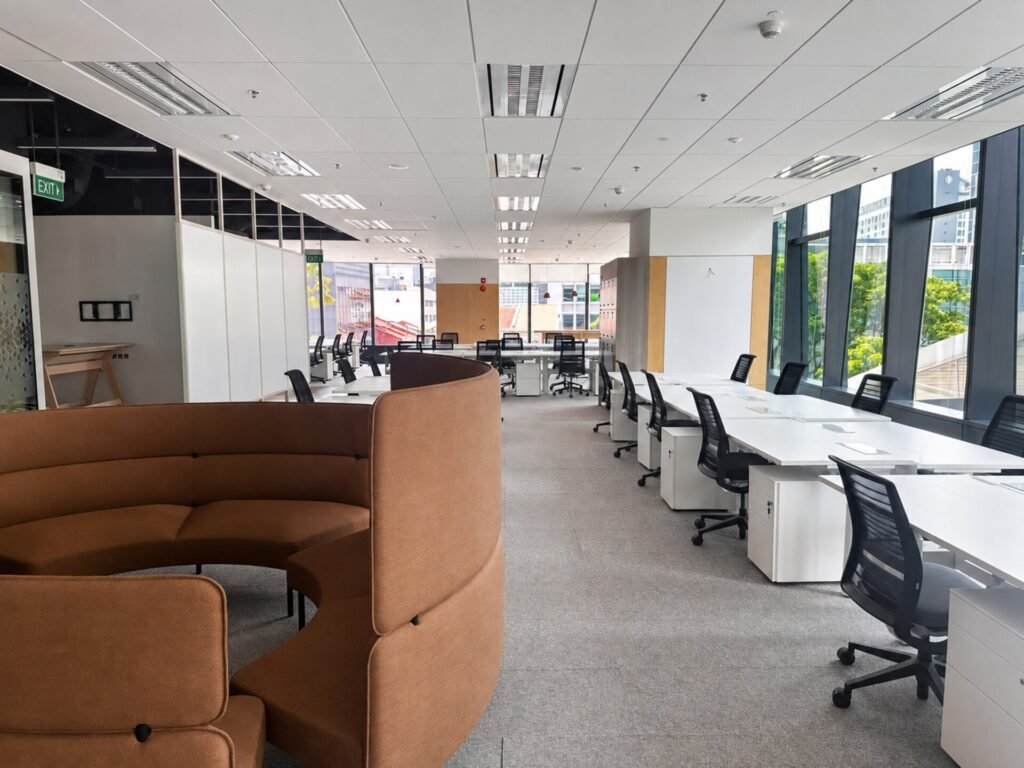 South Beach Tower Office for Rent | Grade A Singapore – south-beach-tower-collaboration-booth-workstations-01