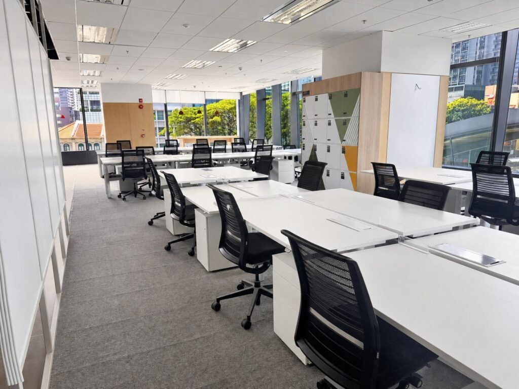 South Beach Tower Office for Rent | Grade A Singapore – south-beach-tower-open-plan-office-lockers-04